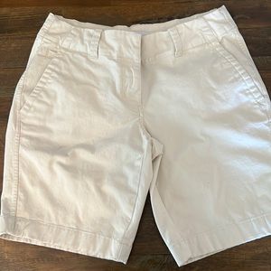 *Vinyard Vines - Size 2 - flawless khaki 5-pocket shorts